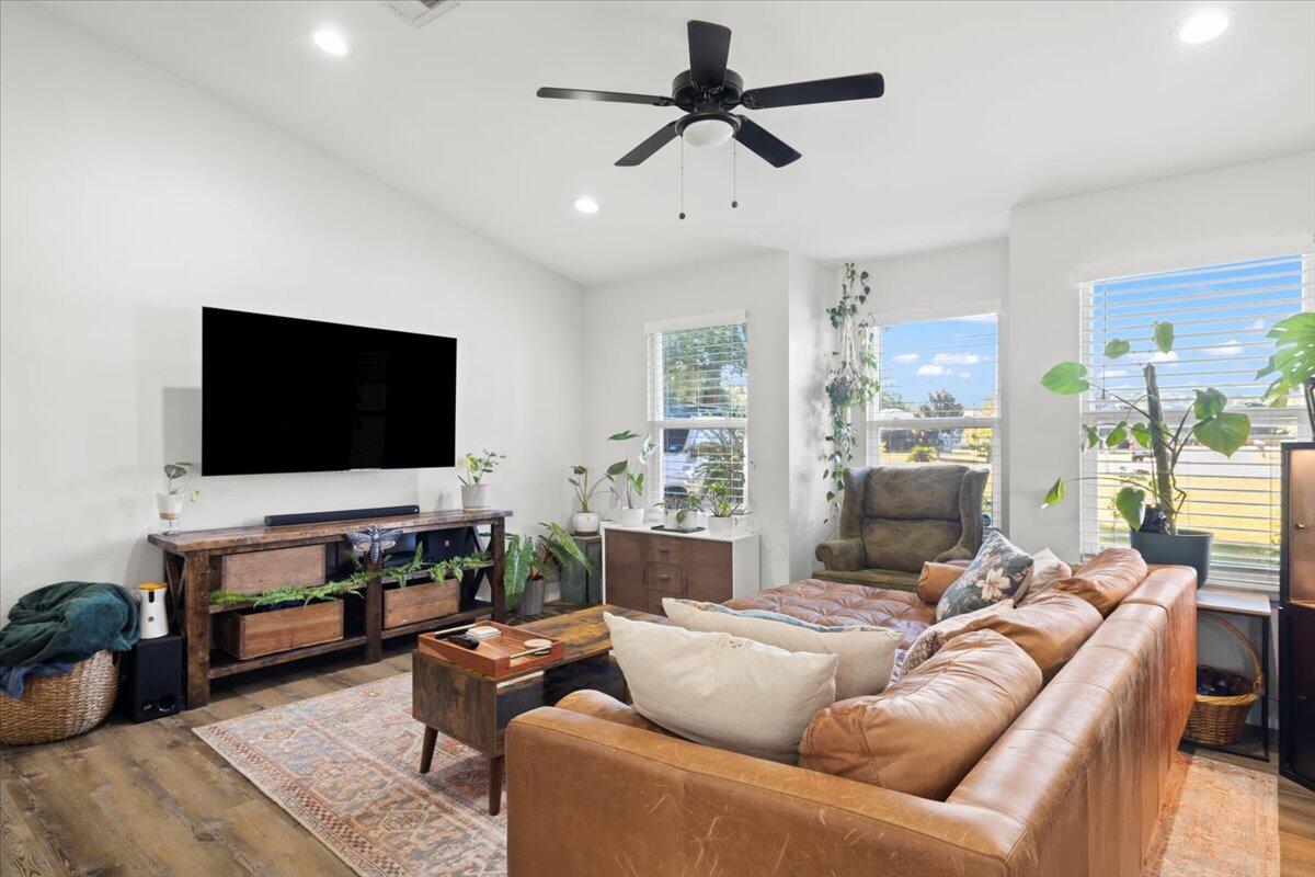 HOLLEY BY THE SEA - Residential