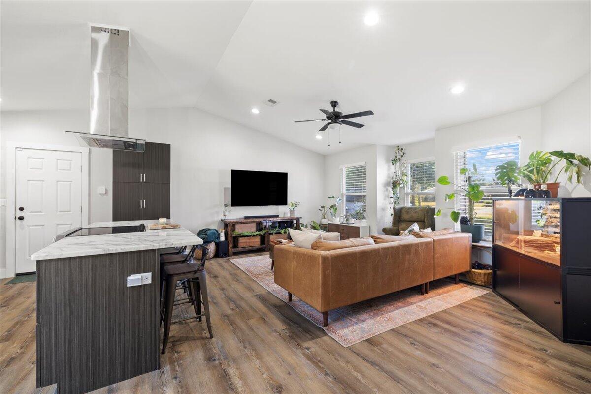 HOLLEY BY THE SEA - Residential