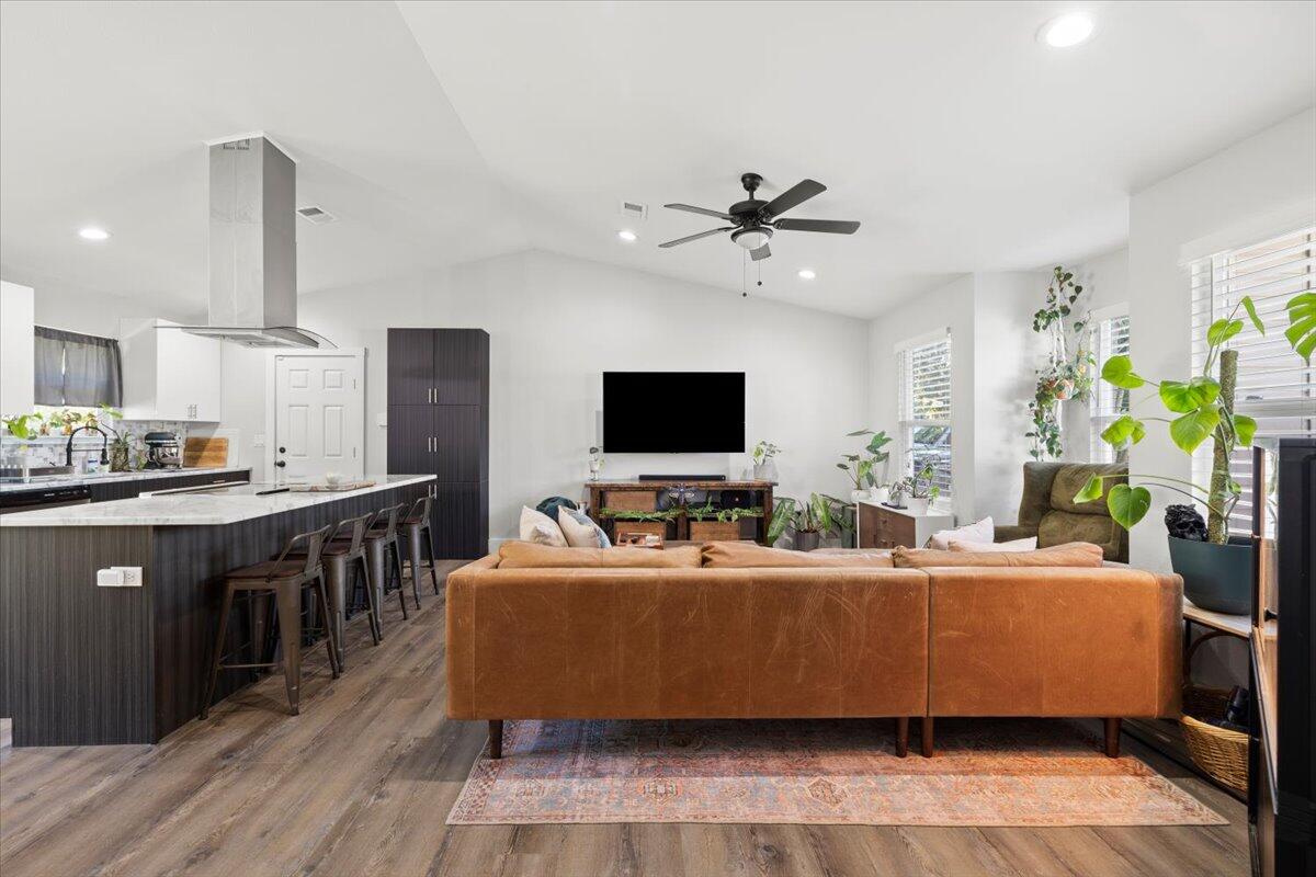 HOLLEY BY THE SEA - Residential