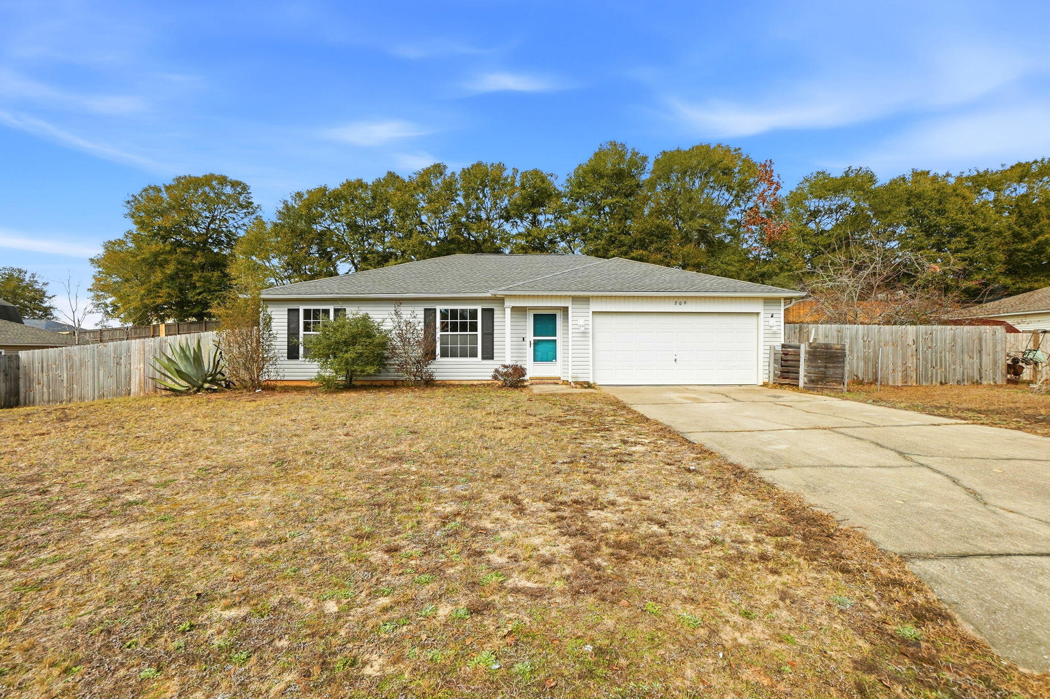 RIDGE CREST PH II LOT 17 BLK C - Residential