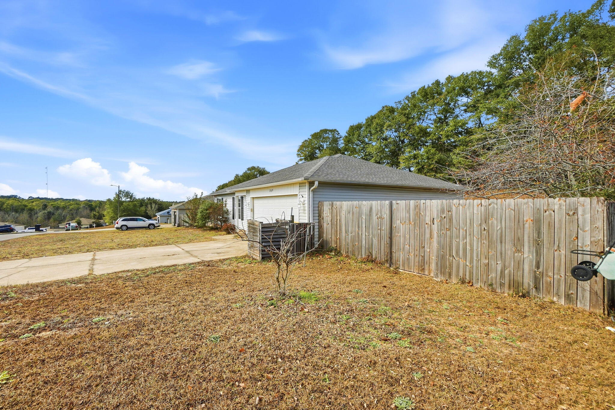 RIDGE CREST PH II LOT 17 BLK C - Residential