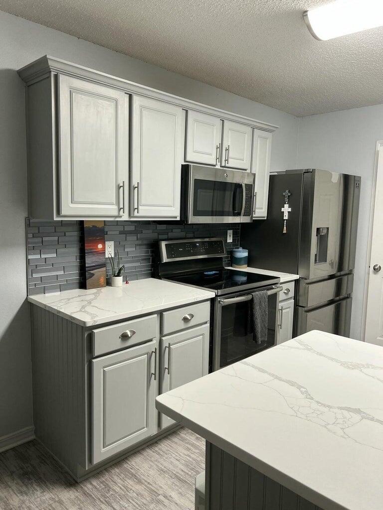 TWIN LAKES ESTATES - Residential