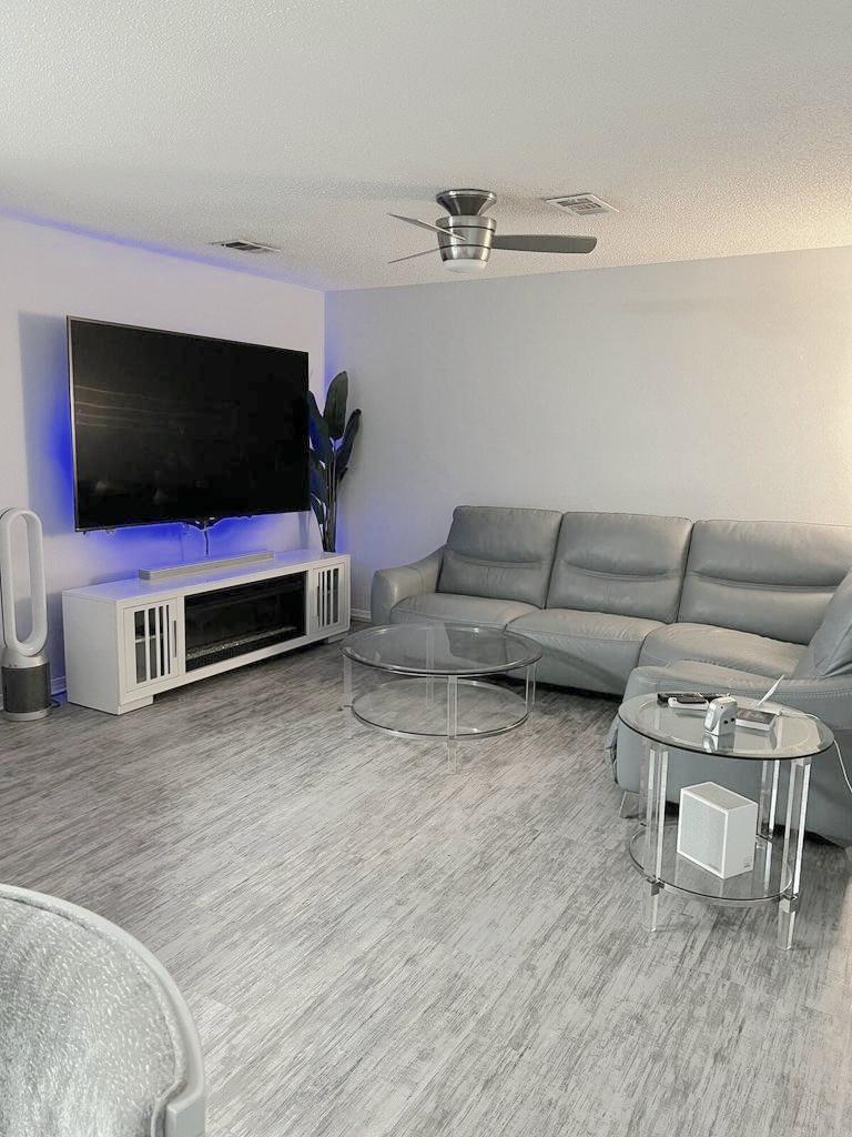TWIN LAKES ESTATES - Residential