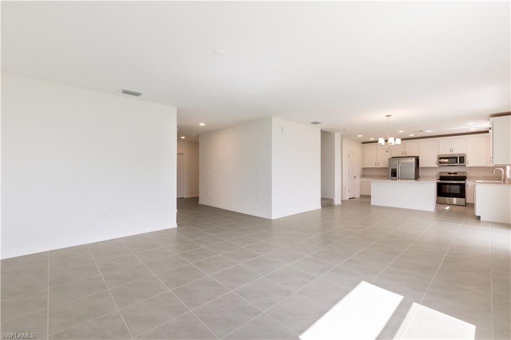 WHISPERING LAKES - Residential