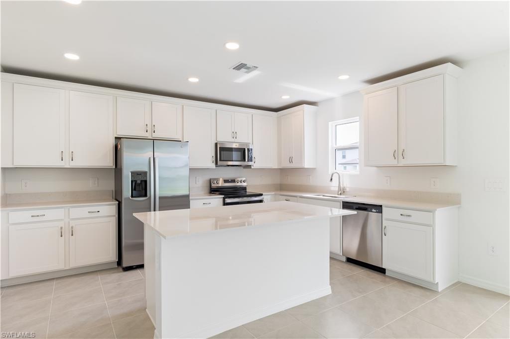 WHISPERING LAKES - Residential
