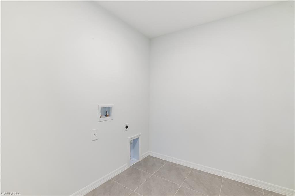 WHISPERING LAKES - Residential