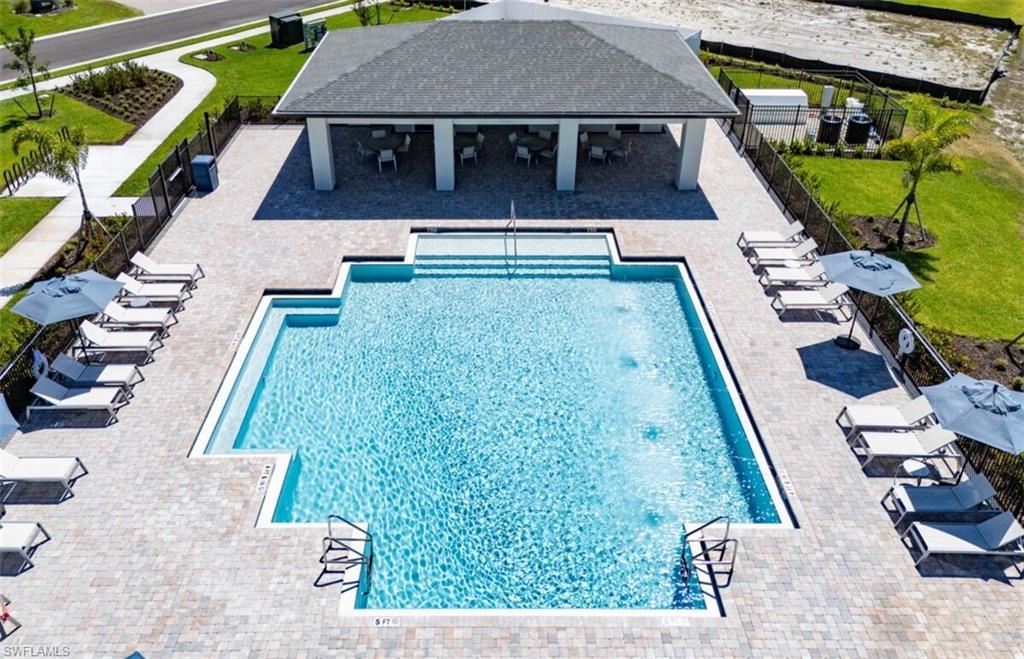 WHISPERING LAKES - Residential