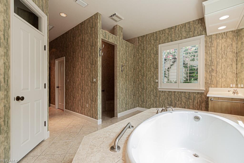 BARRINGTON AT PELICAN BAY - Residential