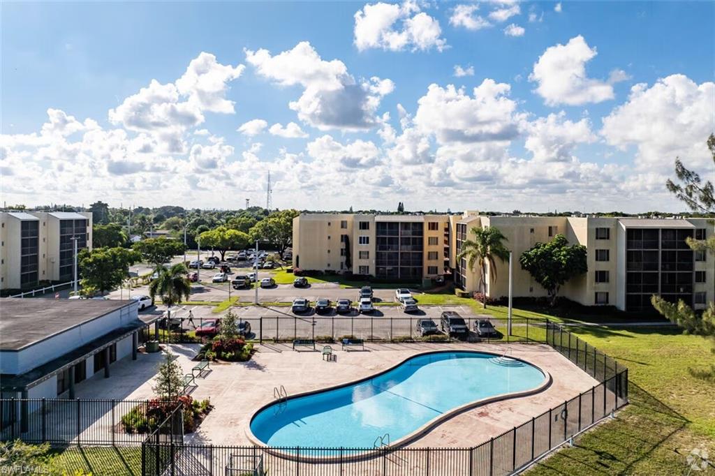 Your getaway dream... This 2/2 is ready for you to put your stamp on it..