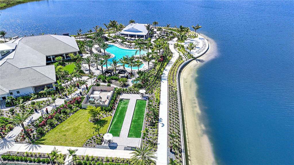 ESPLANADE LAKE CLUB - Residential