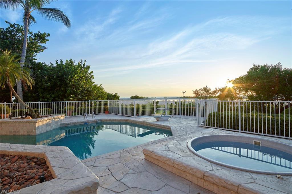 HIDEAWAY BEACH - Residential