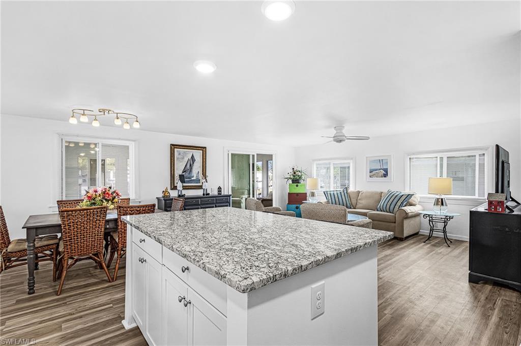 COACHLIGHT MANOR MOBILE HOME - Residential