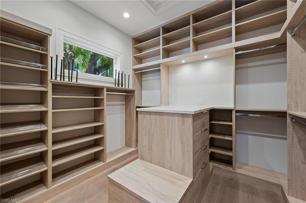 PARK SHORE - Residential