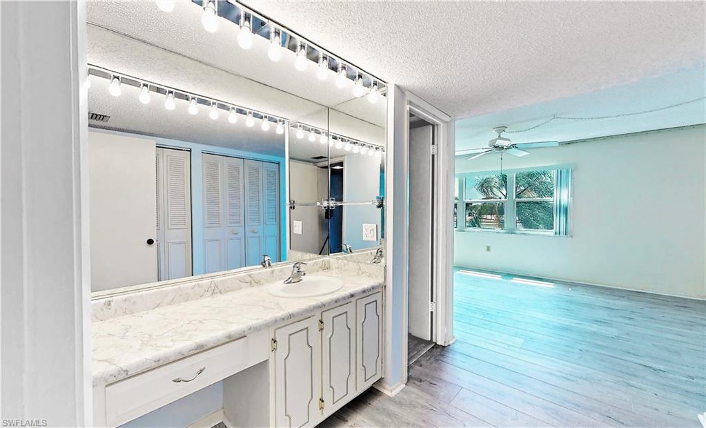 SEVEN LAKES - Residential