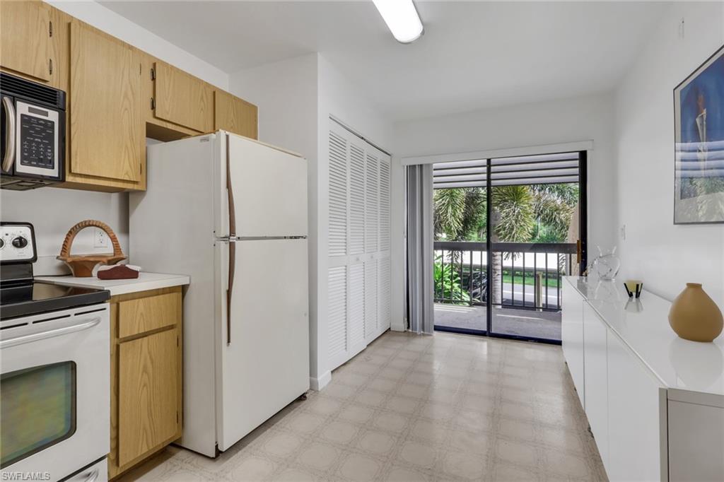 ADMIRALTY YACHT & RACQUET CLUB - Residential