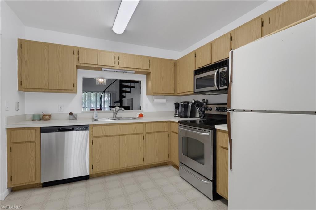 ADMIRALTY YACHT & RACQUET CLUB - Residential
