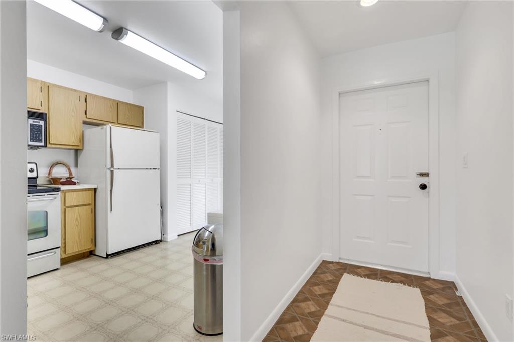ADMIRALTY YACHT & RACQUET CLUB - Residential