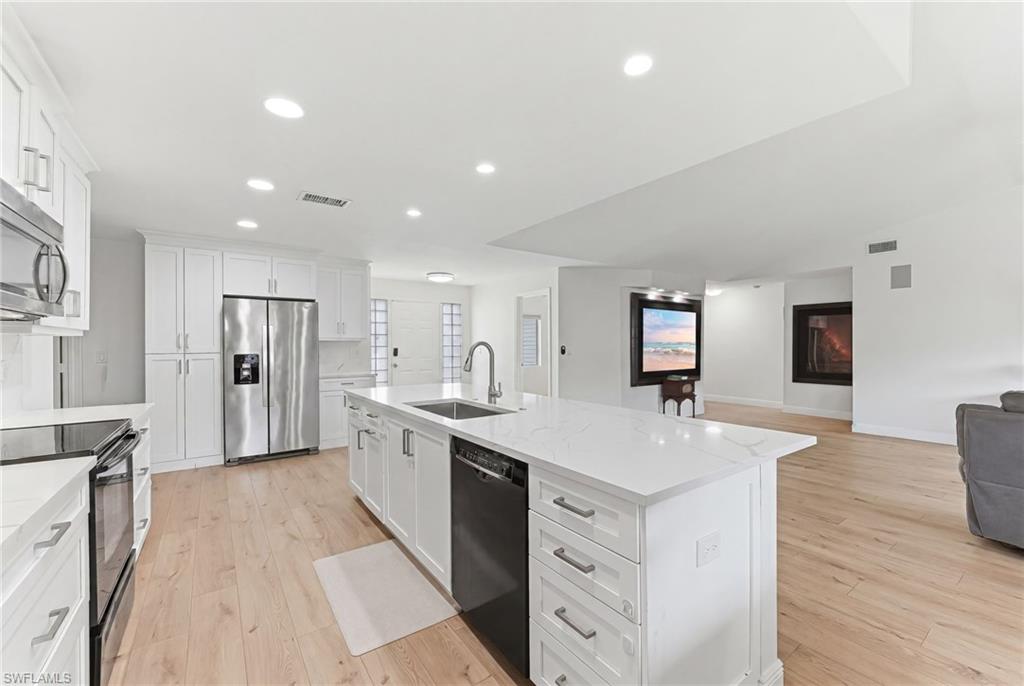 SANDY HOLLOW - Residential