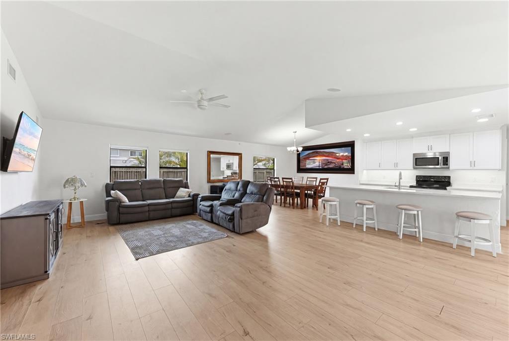 SANDY HOLLOW - Residential