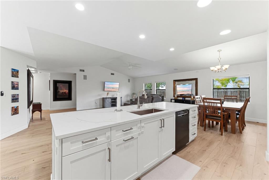 SANDY HOLLOW - Residential