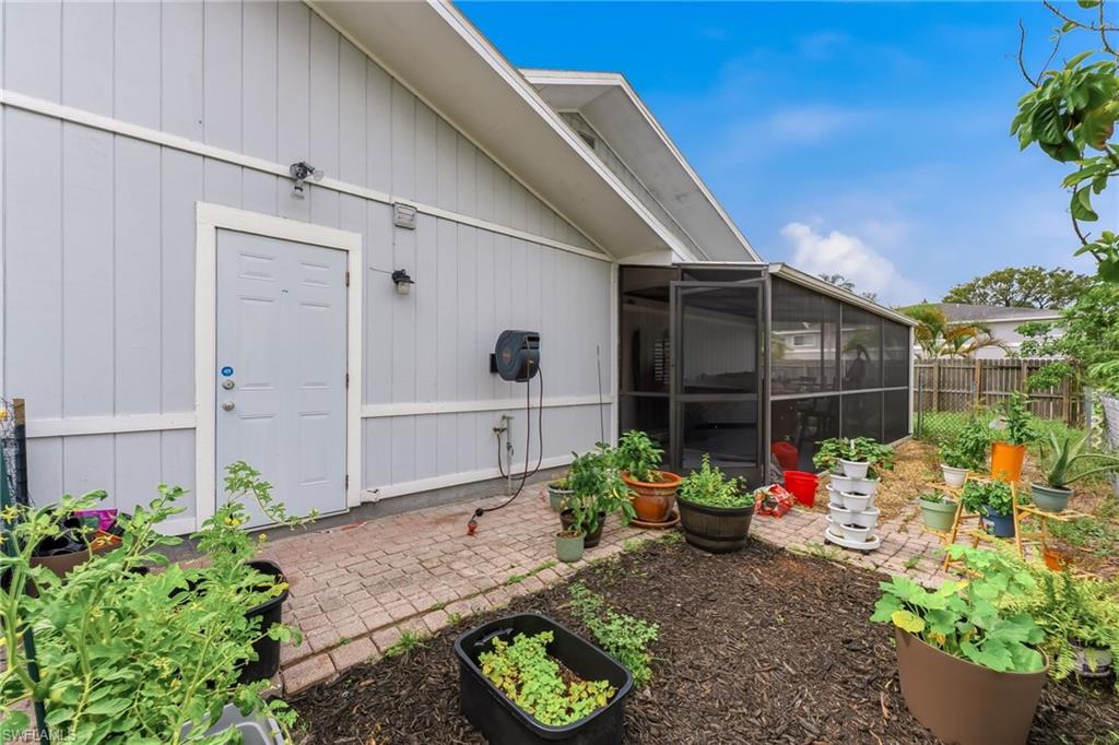 SANDY HOLLOW - Residential