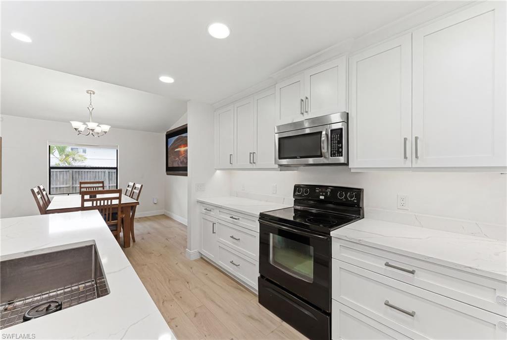 SANDY HOLLOW - Residential