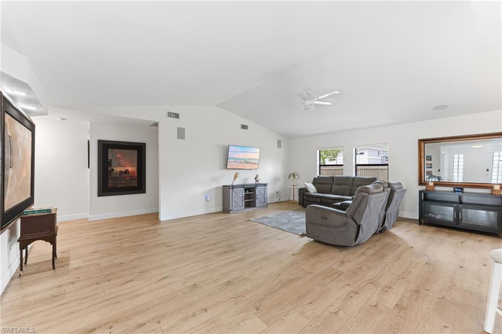 SANDY HOLLOW - Residential