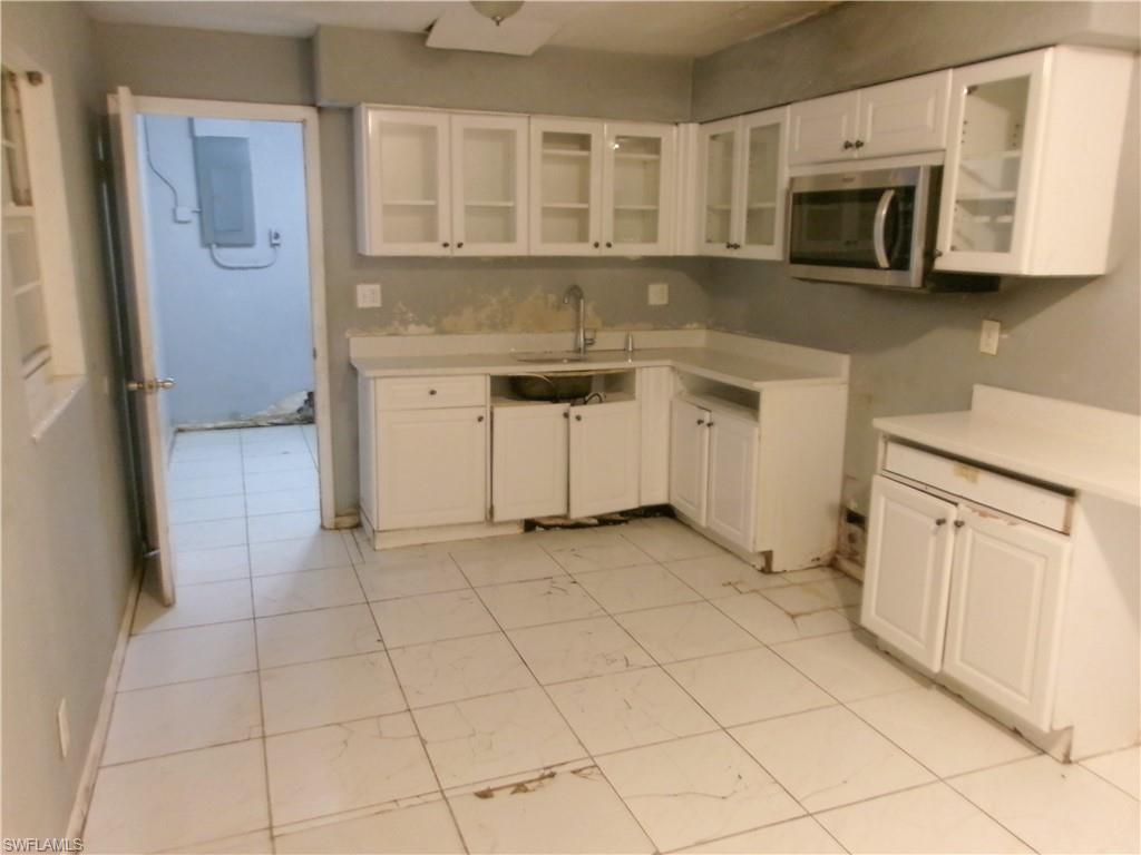 SABAL PALM GARDENS - Residential