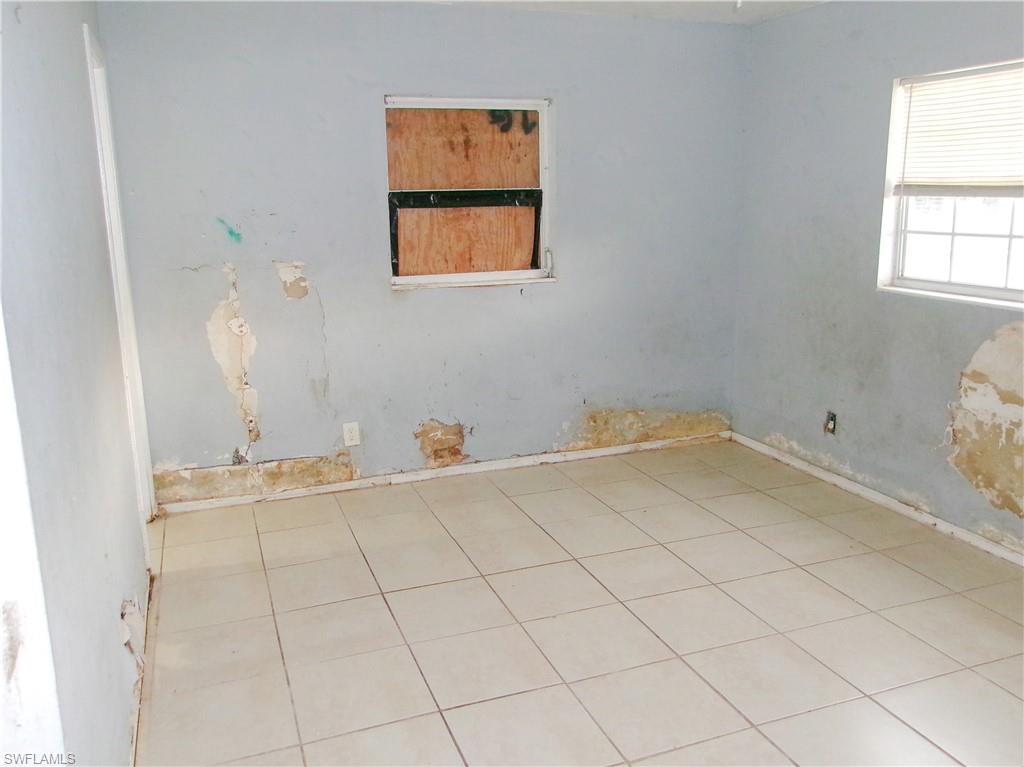 SABAL PALM GARDENS - Residential