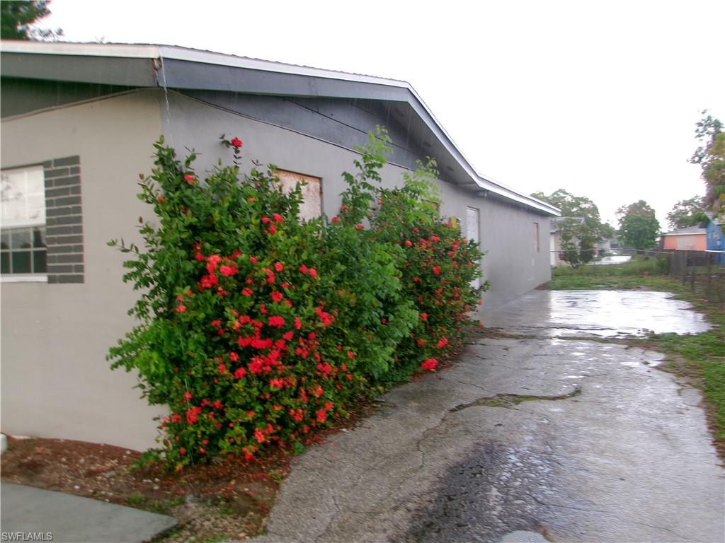 SABAL PALM GARDENS - Residential