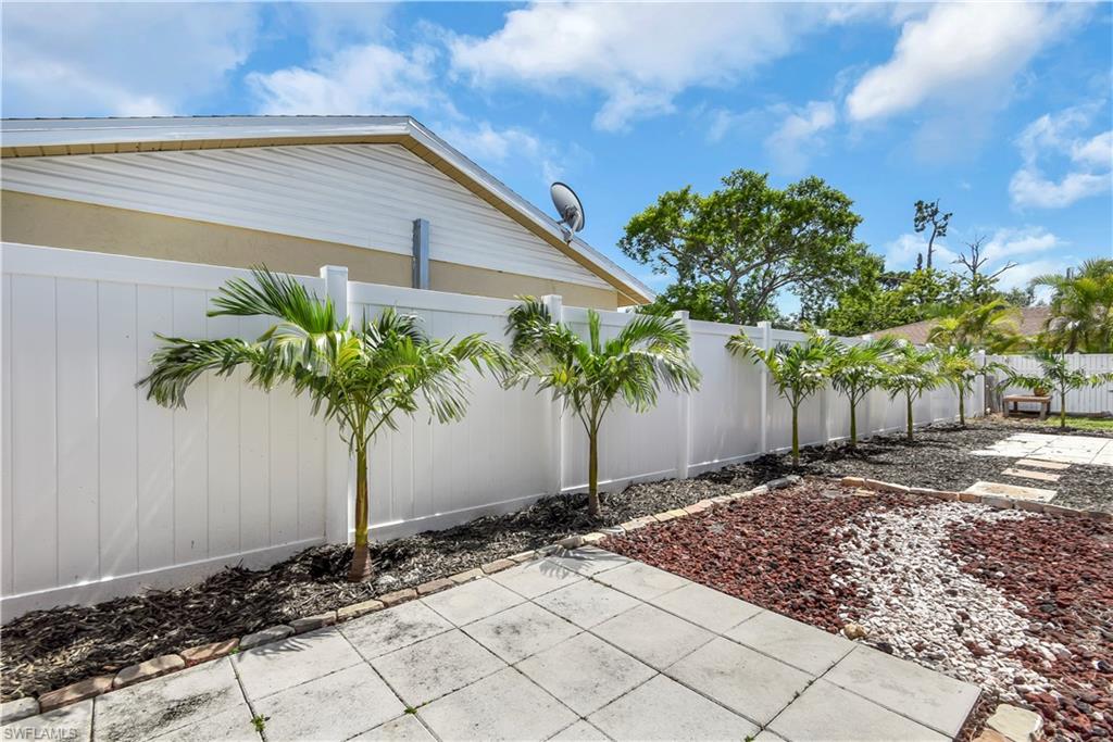 NAPLES PARK - Residential