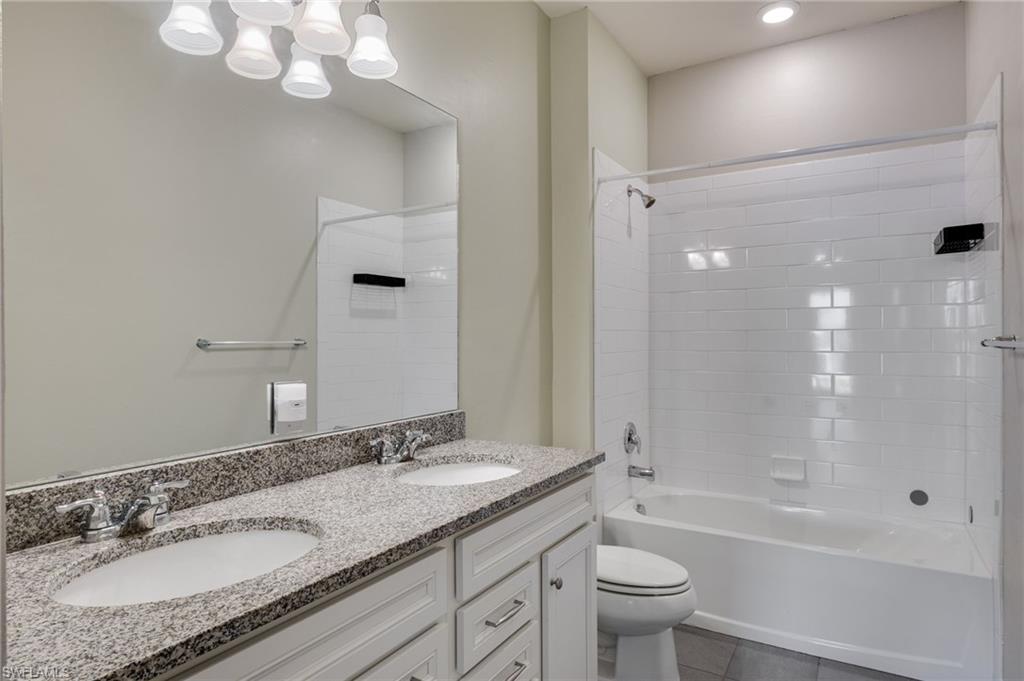 HAMPTON LAKES - Residential