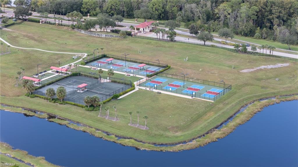 HAMPTON LAKES - Residential