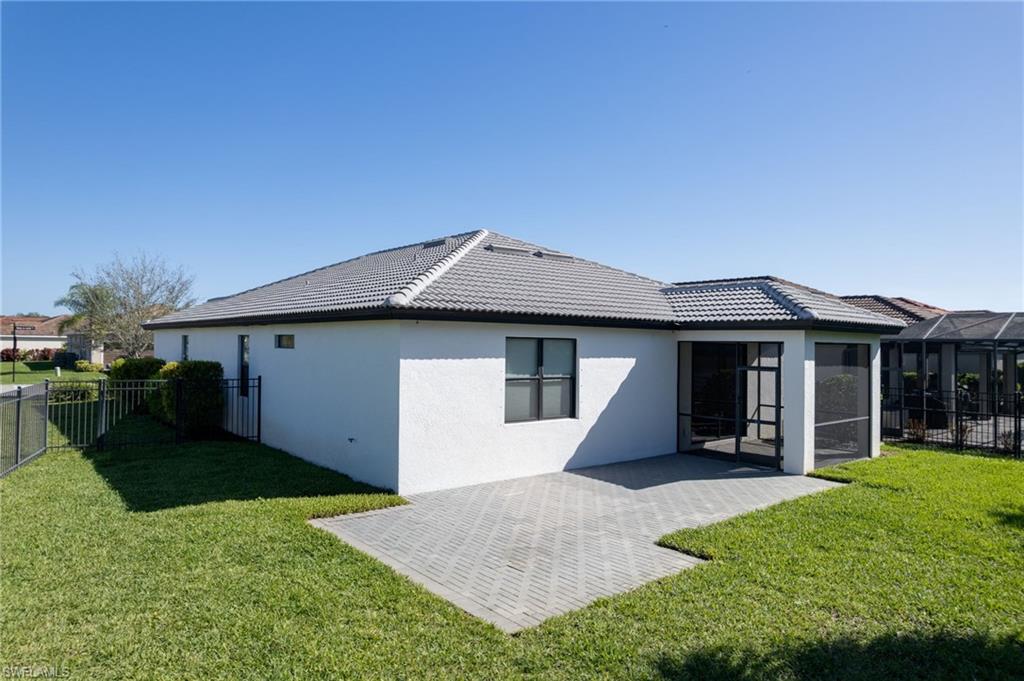 HAMPTON LAKES - Residential