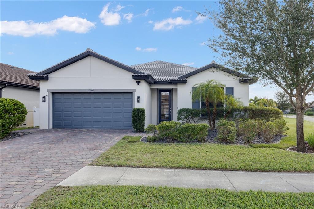 HAMPTON LAKES - Residential