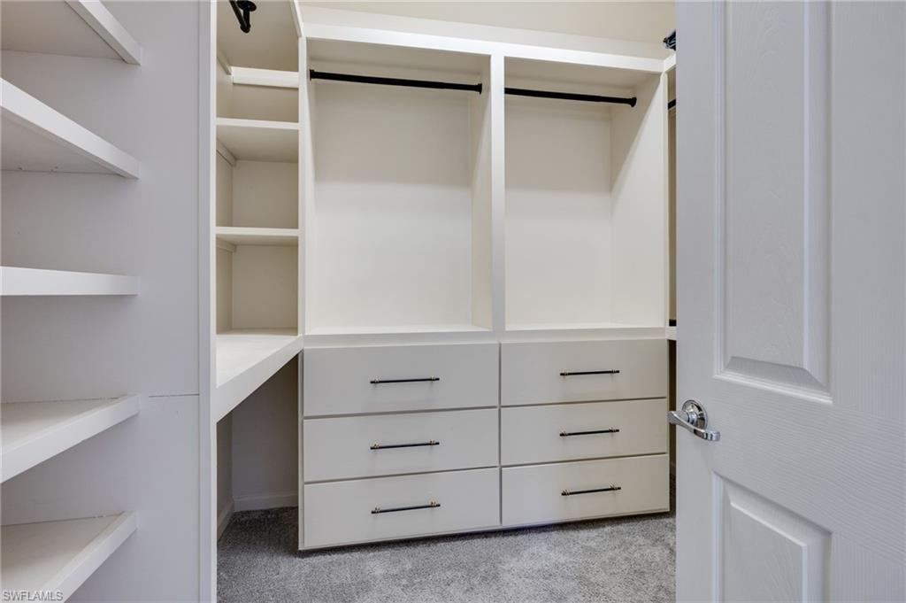 HAMPTON LAKES - Residential