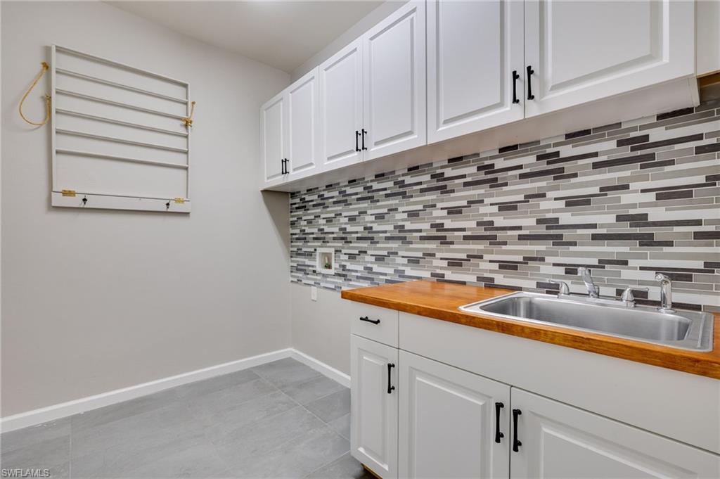 HAMPTON LAKES - Residential