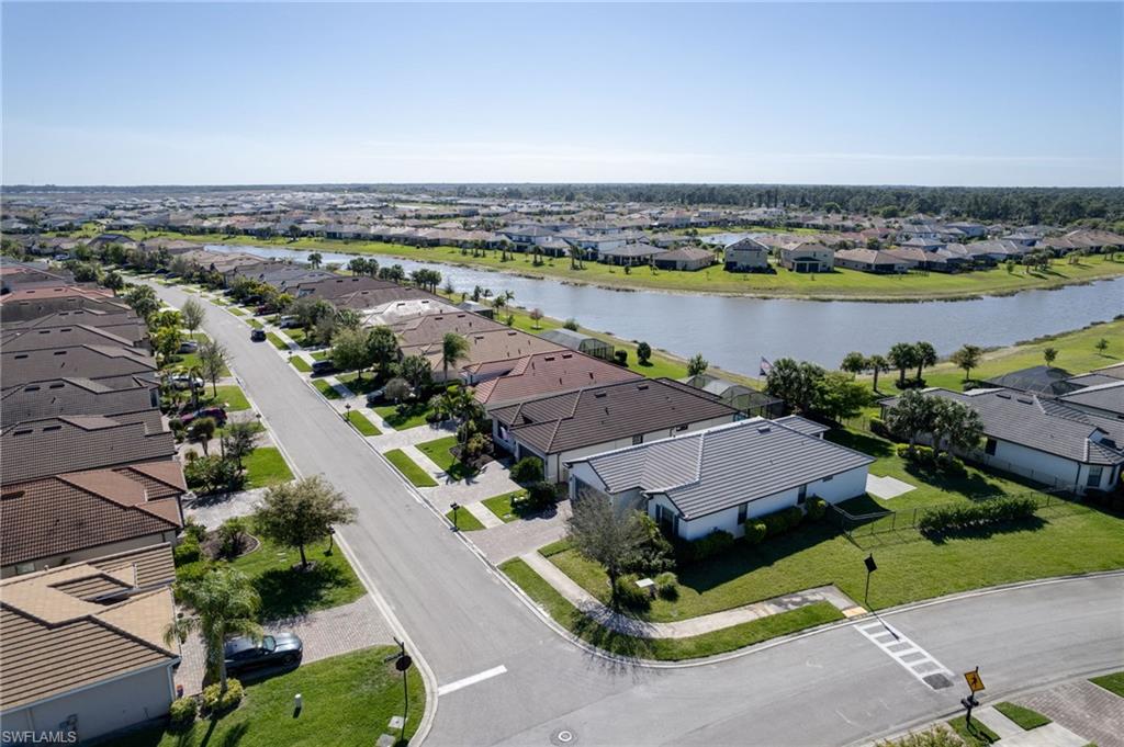 HAMPTON LAKES - Residential