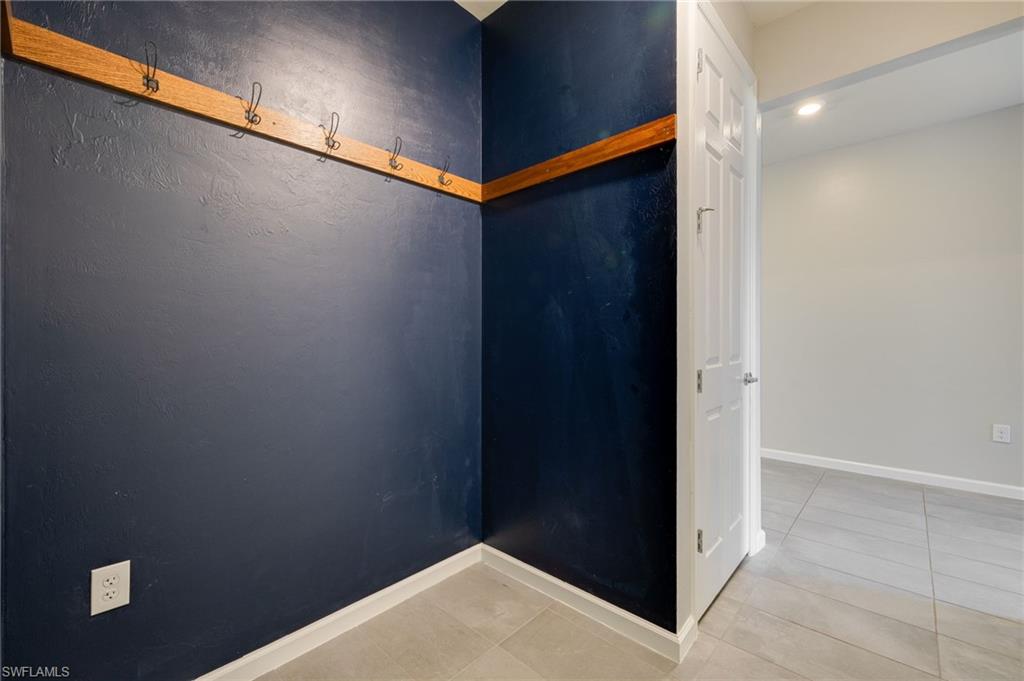 HAMPTON LAKES - Residential