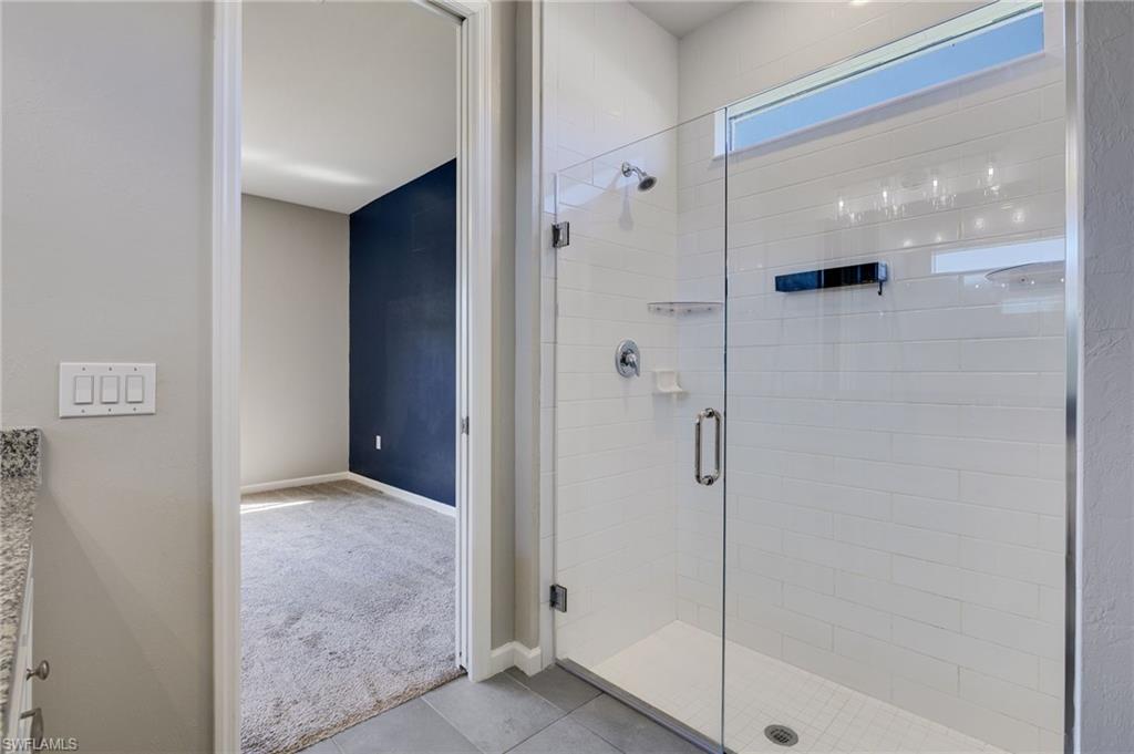 HAMPTON LAKES - Residential