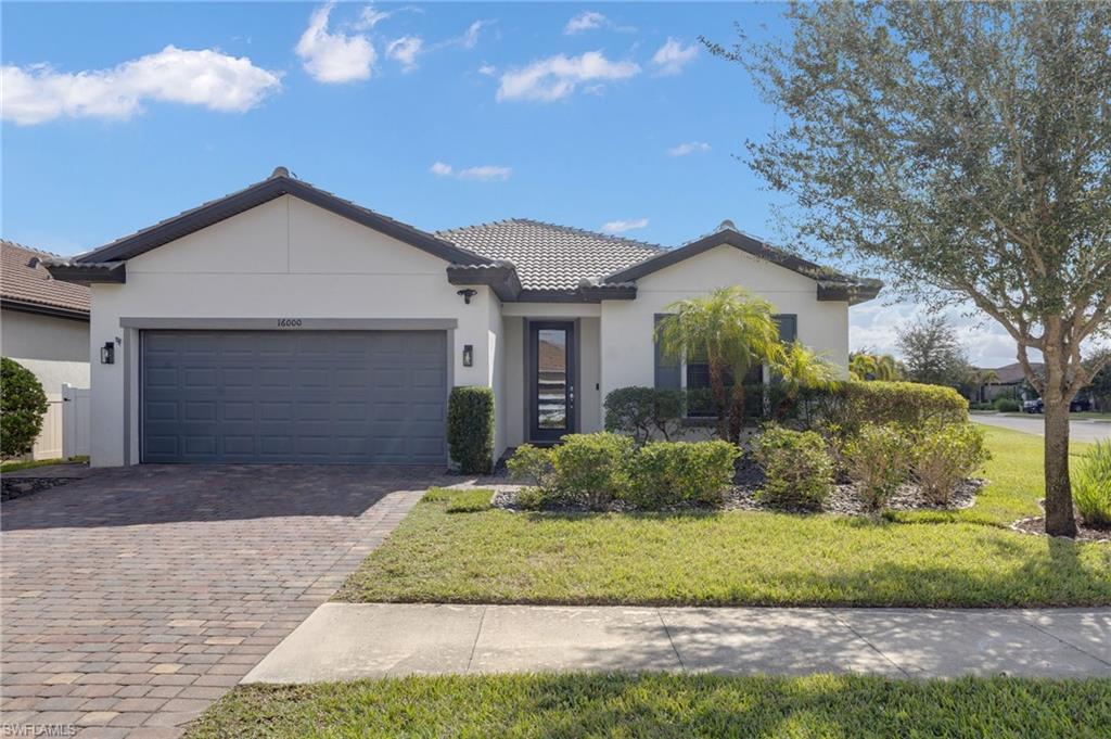 HAMPTON LAKES - Residential