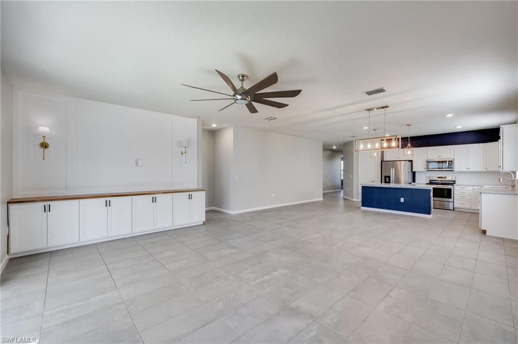 HAMPTON LAKES - Residential