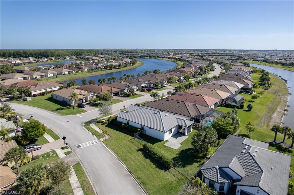 HAMPTON LAKES - Residential