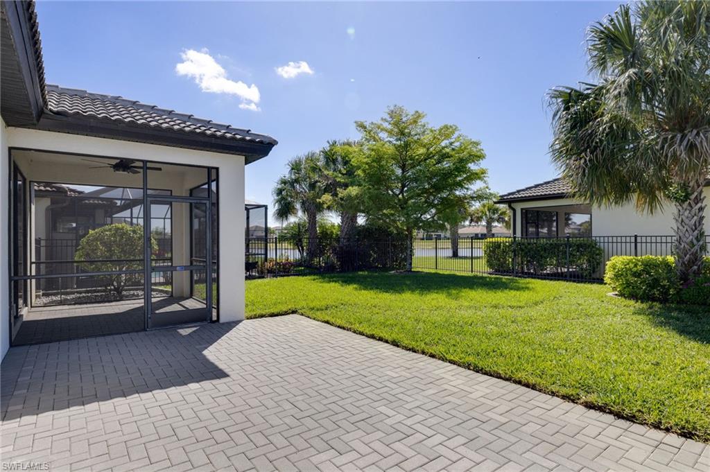 HAMPTON LAKES - Residential