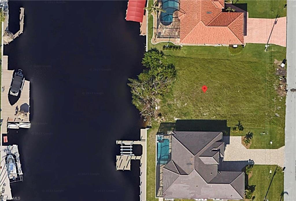 CAPE CORAL - Land