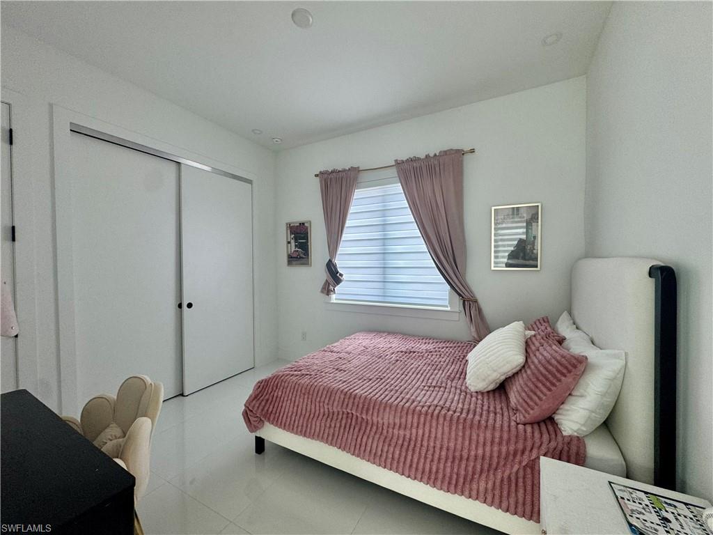 MARCO BEACH - Residential