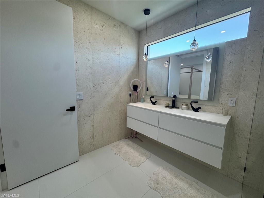 MARCO BEACH - Residential