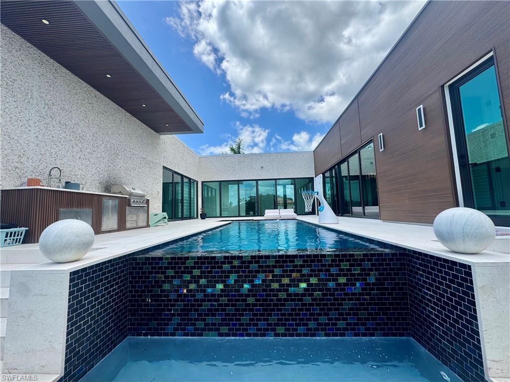 MARCO BEACH - Residential