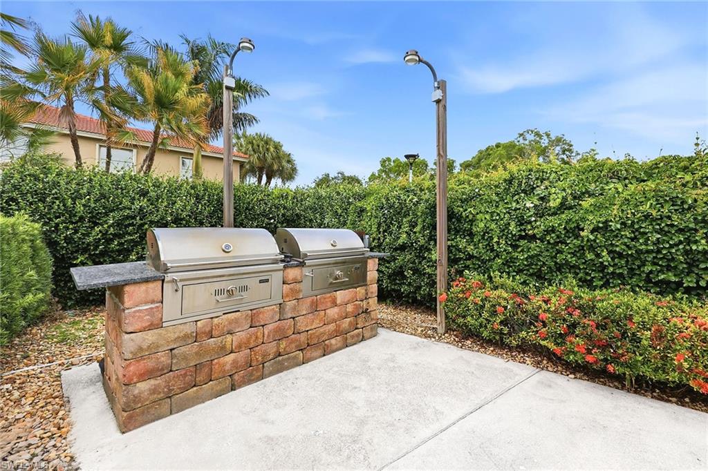 HUNTINGTON LAKES - Residential