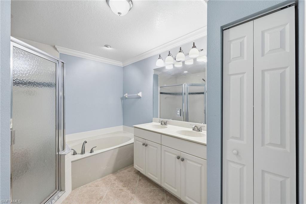 HUNTINGTON LAKES - Residential